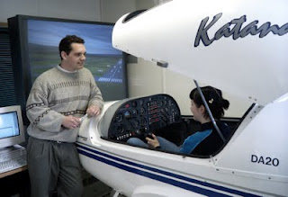 Piloto em instrução no simulador