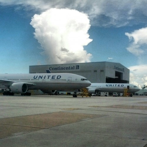 United e Continental  United e Hangar Continental