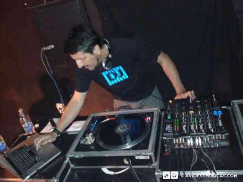 Toca Dscos e Vinil + Tecnologia 