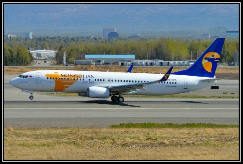 #4 Mongolian Airlines Boeing 737-800 por Bob Garrard