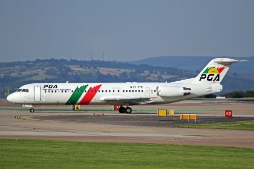 #11 PGA Portugalia Airlines Fokker 100 por Ken Fielding