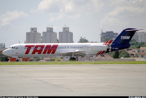 Foto copyright: http://www.airliners.net/photo/TAM/Fokker-100-(F-28-0100)/0591212 