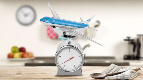 O mundo da aviação é repleto de curiosidades que mexem com a nossa imaginação. Você sabia? Que se pesa um avião a cada quatro anos, descubra como, neste artigo publicado pela companhia aérea Holandesa KLM.