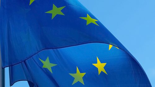 A Comissão União Europeia (UE) planeja proibir a venda de aeronaves, peças de reposição e outros equipamentos relacionados às companhias aéreas russas, como parte das sanções a serem impostas em meio à invasão da Ucrânia pela Rússia. 