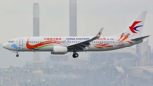 A nossa segunda-feira (21), começou com uma notícia triste. Um Boeing 737-800 (Yunnan Peacock Livery) de matrícula B-1791, da companhia aérea China Eastern caiu numa região montanhosa próxima a Guangxi, no sul do país. Ainda não há informações sobre o número de vítimas e sobreviventes.