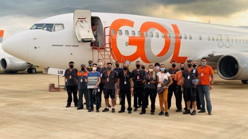 Alinhado com o pilar ESG da companhia que visa neutralizar suas emissões até 2050, a unidade de negócio da companhia especializada em Manutenção, GOL Aerotech, implantou o FLEETCYCLE®, ferramenta desenvolvida pela EmpowerMX que permite o uso de tablets em todo o processo de manutenção nos hangares, diminuindo o consumo de papel e o tempo gasto em cada serviço, além de facilitar o planejamento e registro das ações de manutenção.