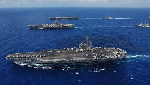 O Porta-aviões Abraham Lincoln, dos Estados Unidos, realizou exercícios aéreos militares no Mar Amarelo, próximo das duas Coreias, e a artilharia de defesa aérea na base aérea de Osan intensificou os exercícios em meio a sinais de um iminente teste de mísseis norte-coreano de longo alcance.