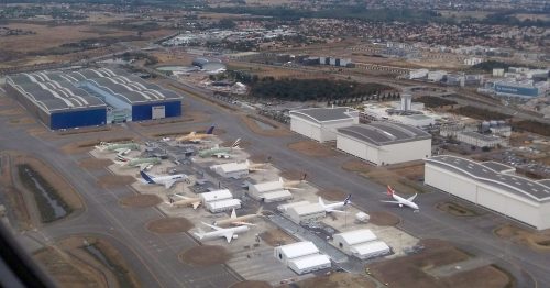 A fabricante europeu de aeronaves Airbus anunciou que está suspendendo o suporte aos serviços de peças para todas as companhias aéreas russas.
