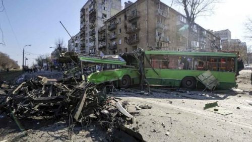 Nesta quinta-feira (17), durante a madrugada, russos e ucranianos se enfrentaram para controlar o espaço aéreo de Kiev. A Ucrânia afirma que um caça russo Sukhoi Su-25 foi destruído e um Su-35 foi atingido em voo durante a batalha.