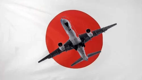 Desde o início da invasão ucraniana, diversas companhias aéreas japonesas vem cancelando os serviços aéreos entre o Japão e a Europa devido às preocupações de segurança e complicações subsequentes no acesso ao espaço aéreo russo. 
