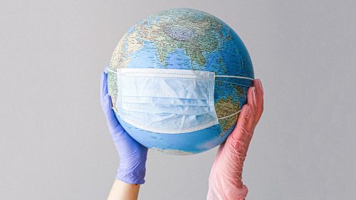 A partir de hoje (16), o Governo britânico colocou fim em todas as restrições e requisitos relacionados com a Covid-19 que ainda vigoravam e afetavam os viajantes no país. As companhias aéreas da Inglaterra, eliminaram a obrigatoriedade do uso de máscara a bordo.